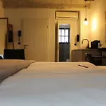 Square Rooms 8