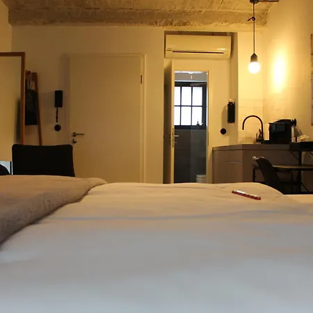 Square 8 Apartment