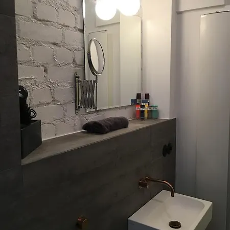 Square 8 Apartment