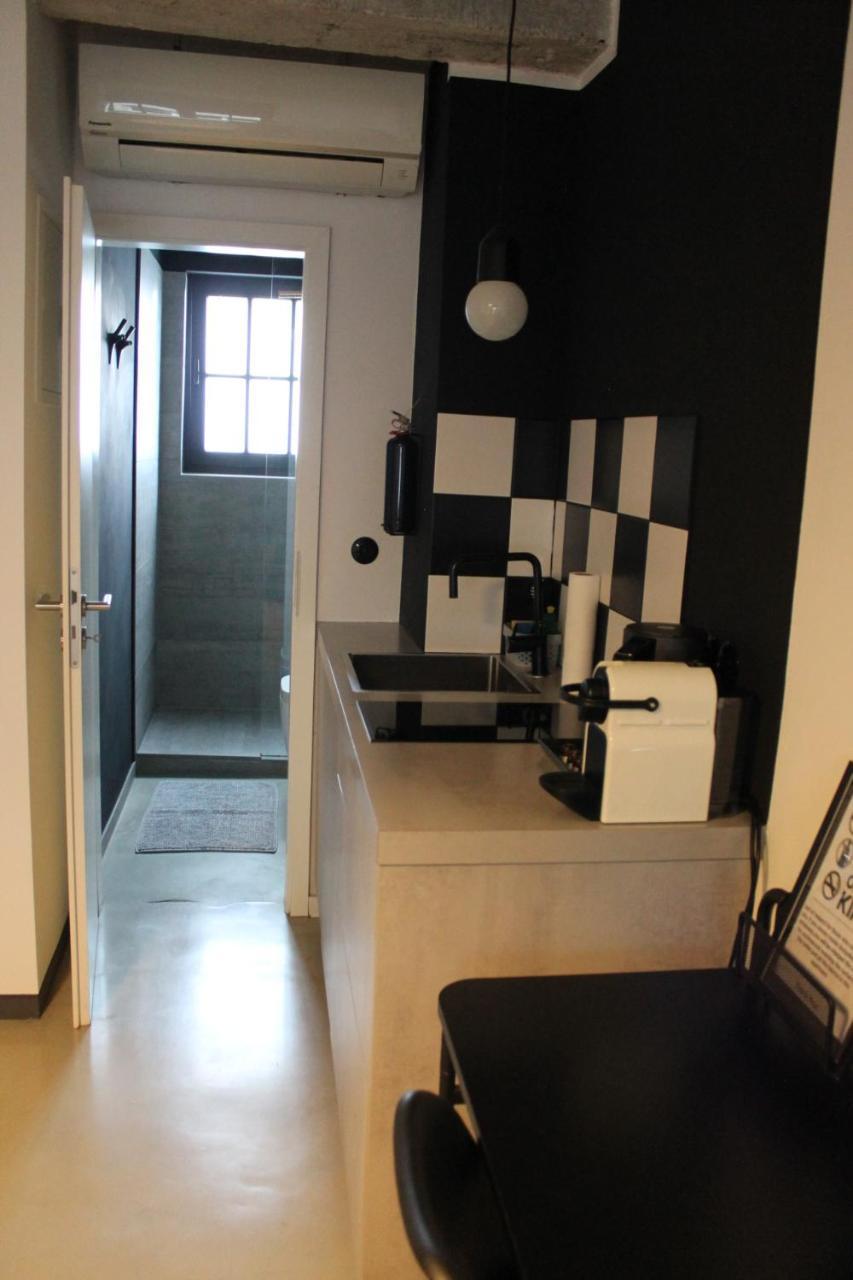 Square 8 Apartment *