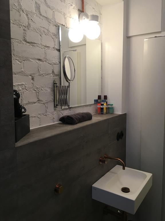 Square 8 Apartment