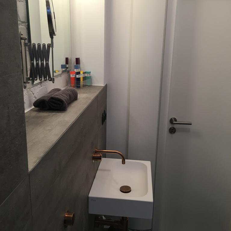 Square 8 Apartment *