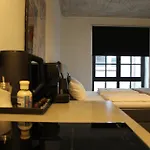 Square Rooms 8